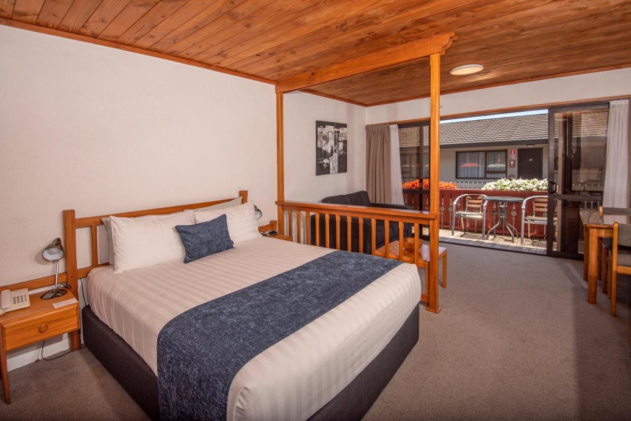 Swiss Chalet Lodge Motel Пейхия Экстерьер фото