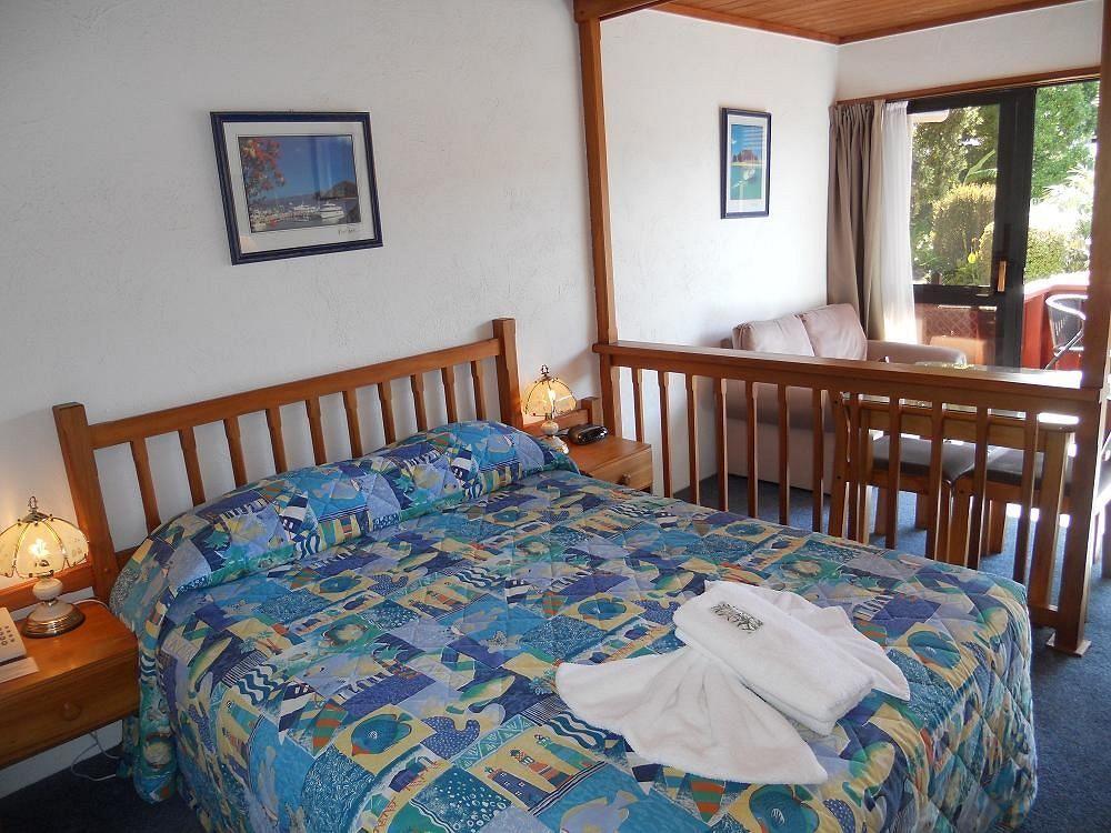Swiss Chalet Lodge Motel Пейхия Экстерьер фото