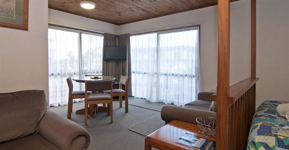 Swiss Chalet Lodge Motel Пейхия Экстерьер фото