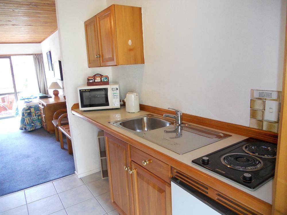 Swiss Chalet Lodge Motel Пейхия Экстерьер фото