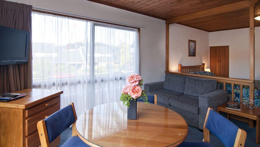 Swiss Chalet Lodge Motel Пейхия Экстерьер фото
