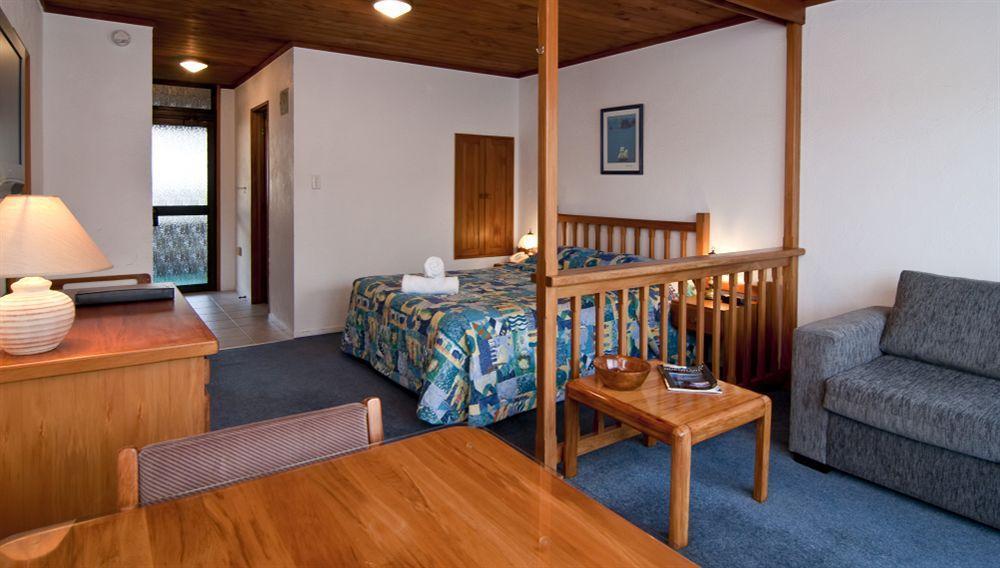 Swiss Chalet Lodge Motel Пейхия Экстерьер фото