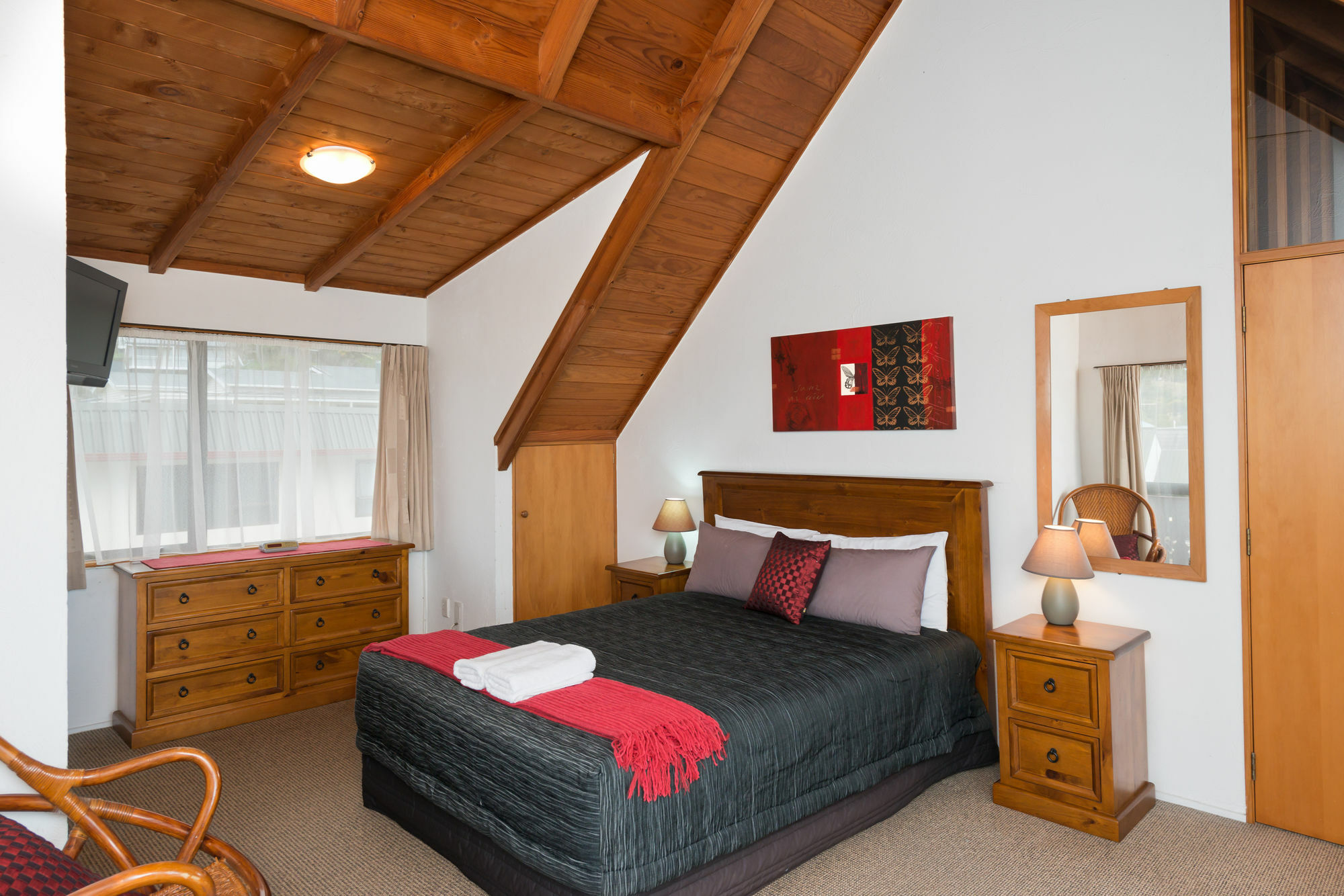 Swiss Chalet Lodge Motel Пейхия Экстерьер фото