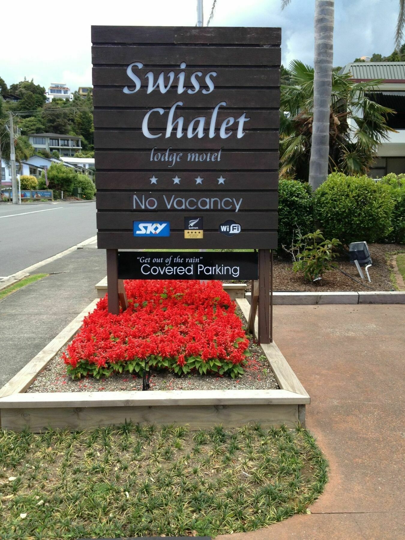 Swiss Chalet Lodge Motel Пейхия Экстерьер фото