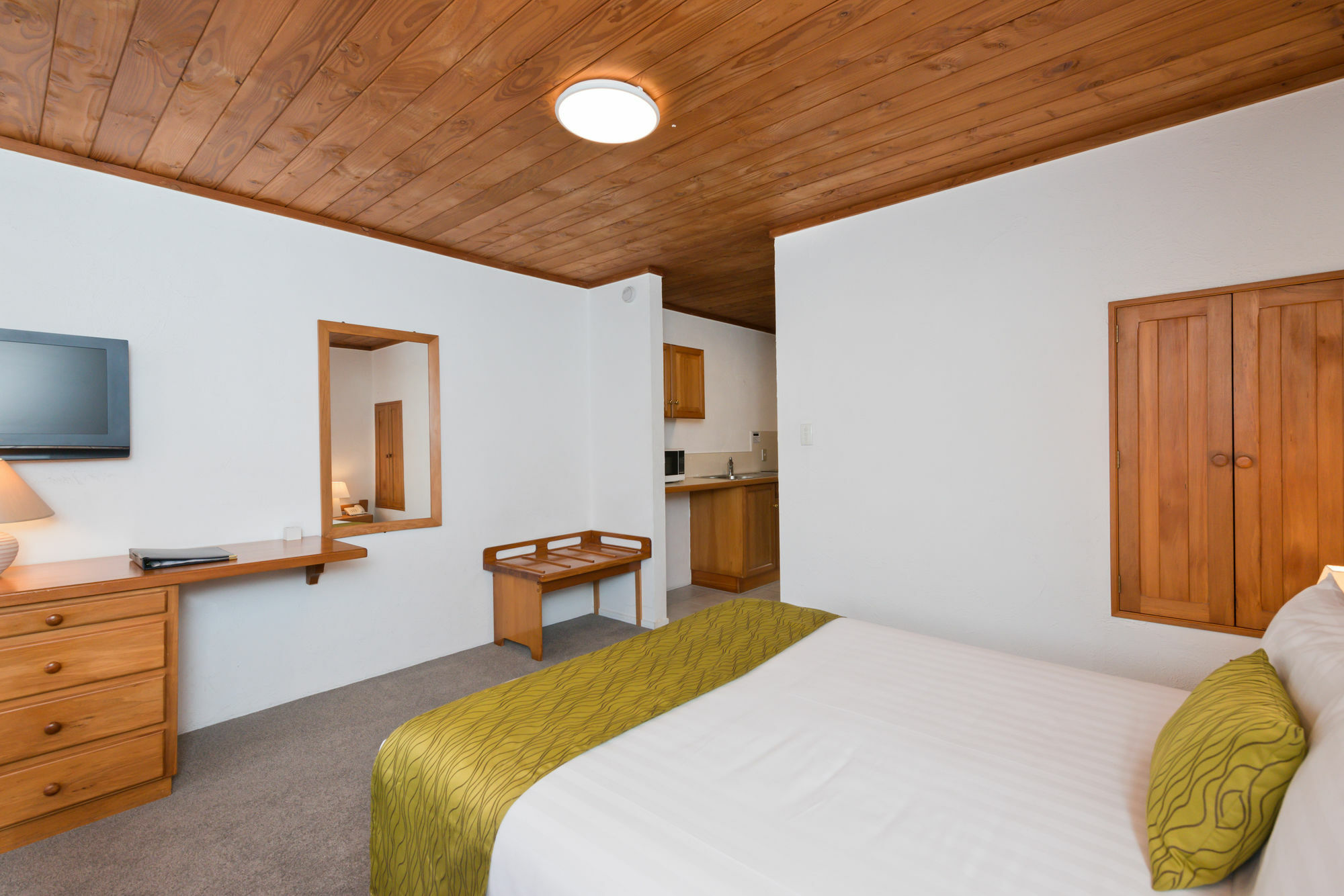 Swiss Chalet Lodge Motel Пейхия Экстерьер фото