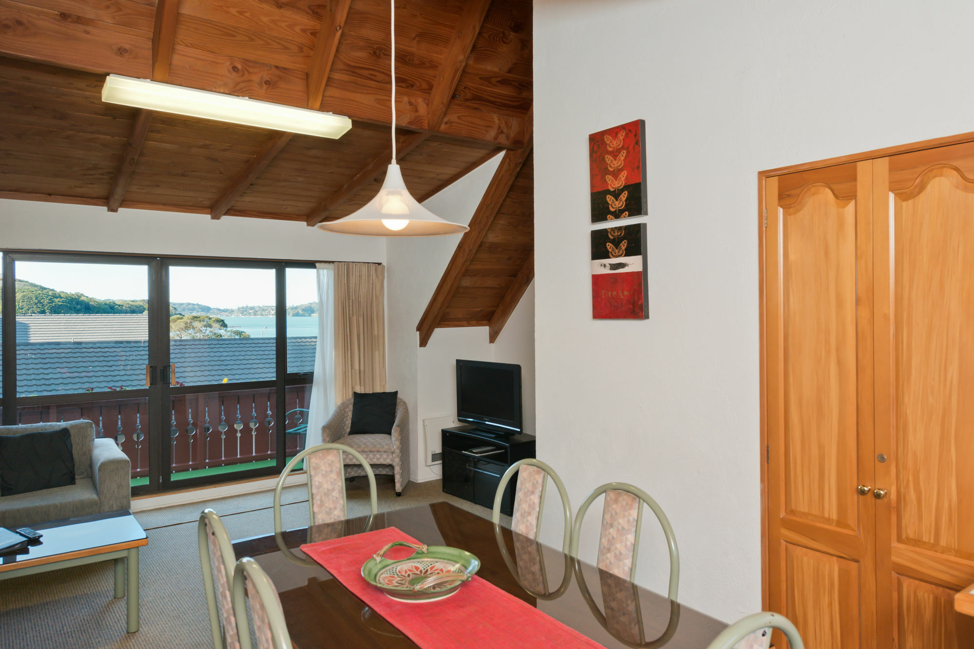 Swiss Chalet Lodge Motel Пейхия Экстерьер фото