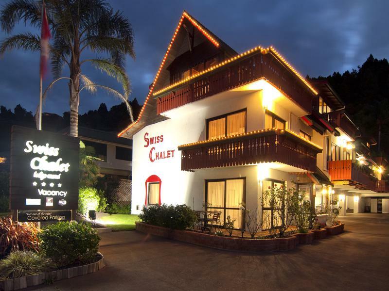 Swiss Chalet Lodge Motel Пейхия Экстерьер фото