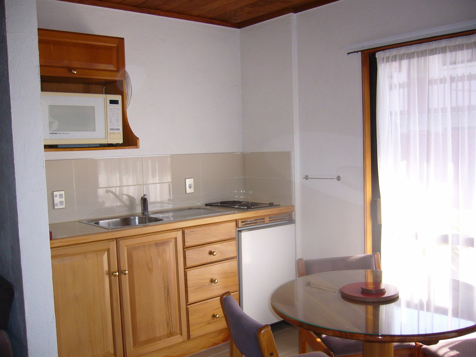 Swiss Chalet Lodge Motel Пейхия Экстерьер фото