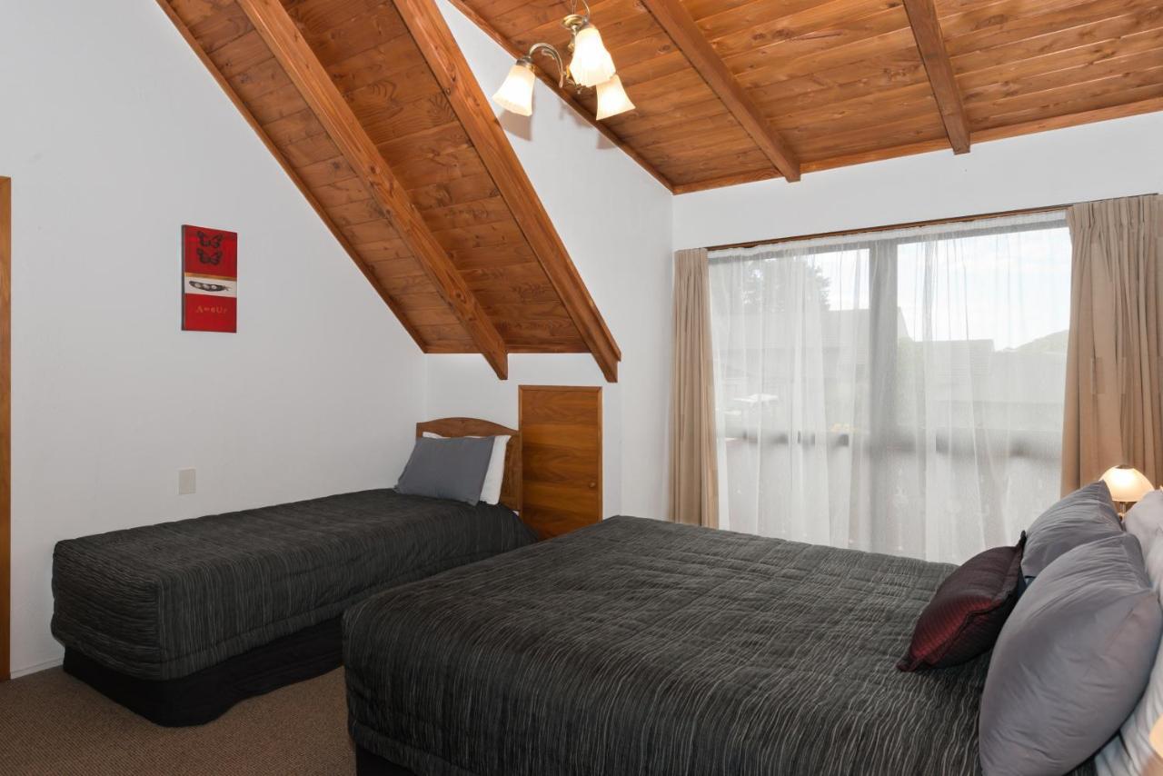 Swiss Chalet Lodge Motel Пейхия Экстерьер фото