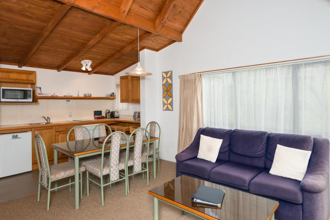 Swiss Chalet Lodge Motel Пейхия Экстерьер фото